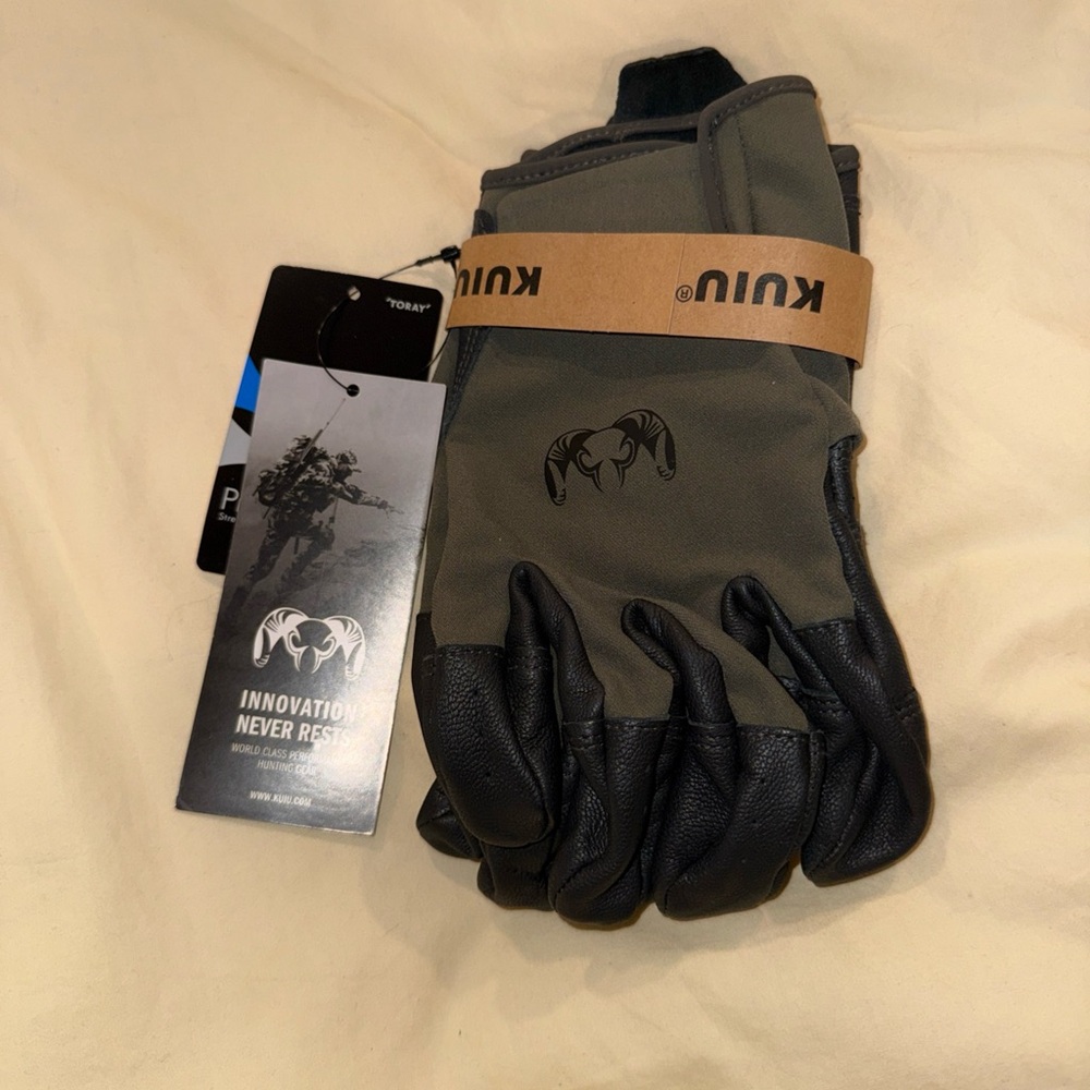 KUIU Men's Precision Gloves in Olive Green and Black